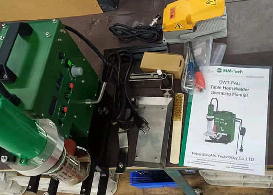 Pokrycia dachowe Wodoodporny materiał zwinięty 2,3kW Zgrzewarka punktowa stołu do basenu
